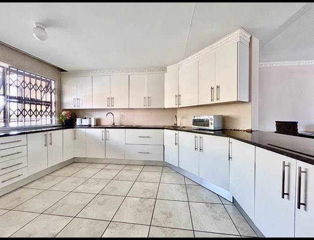 3 BEDROOM HOUSE FOR SALE IN BRITS CENTRAL